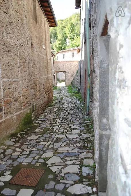 Tuscan Hilltop Motrone 0*,  Italy